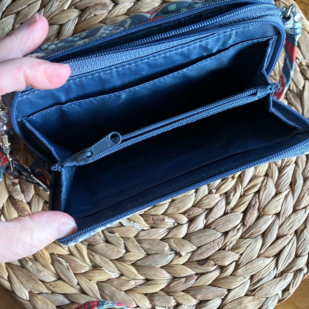 Vera Bradley Crossbody Wallet/ Bag - Picture 4 of 6